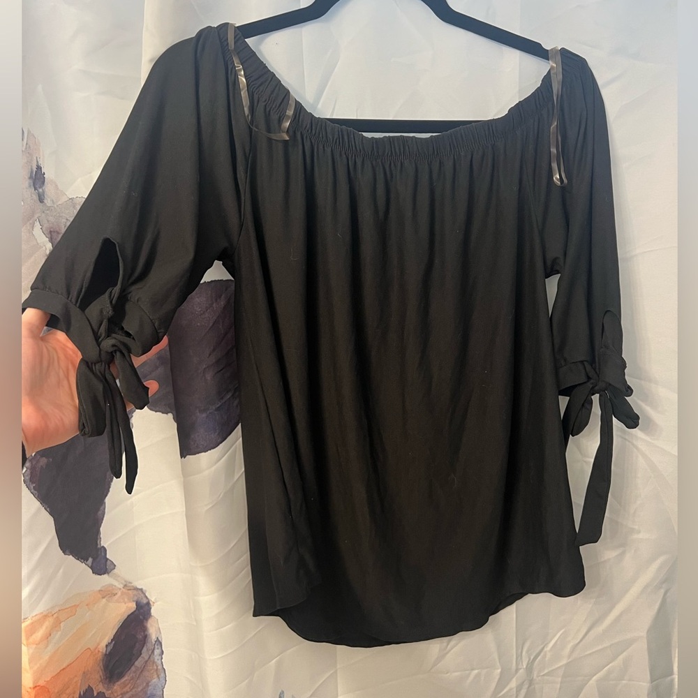 No Boundaries top size 2x but fits XL